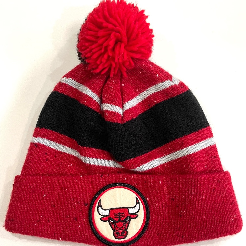 Mitchell & Ness NBA Chicago Bulls Beanie- Red Black